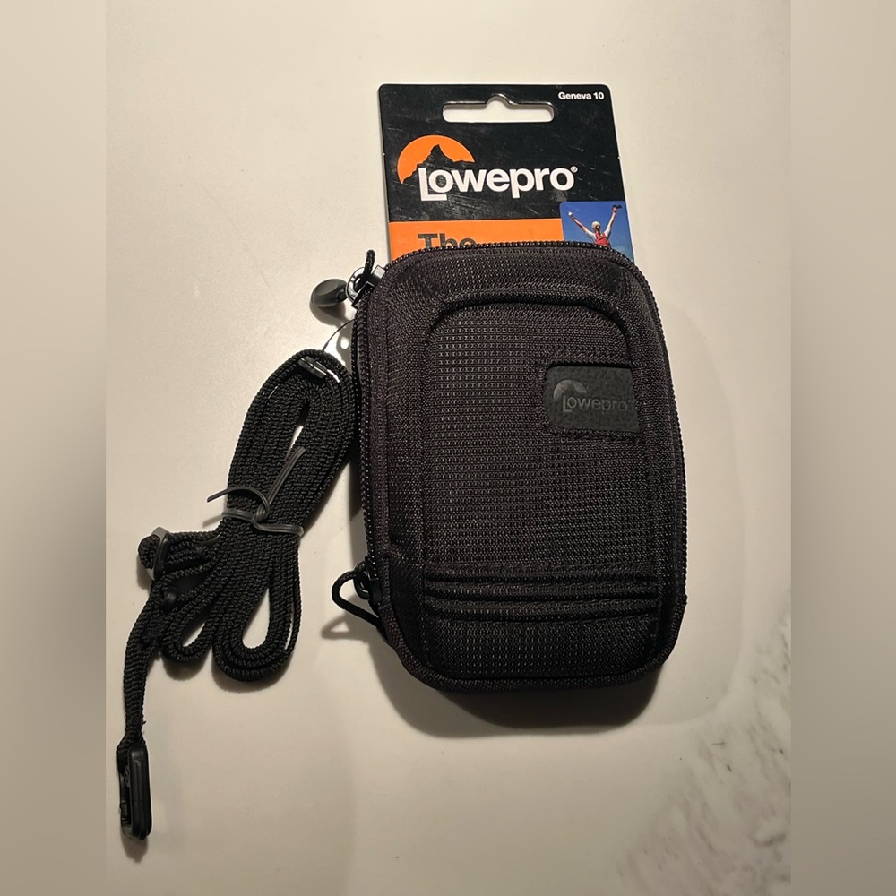 NWT Lowepro Black Camera Case- Geneva 10